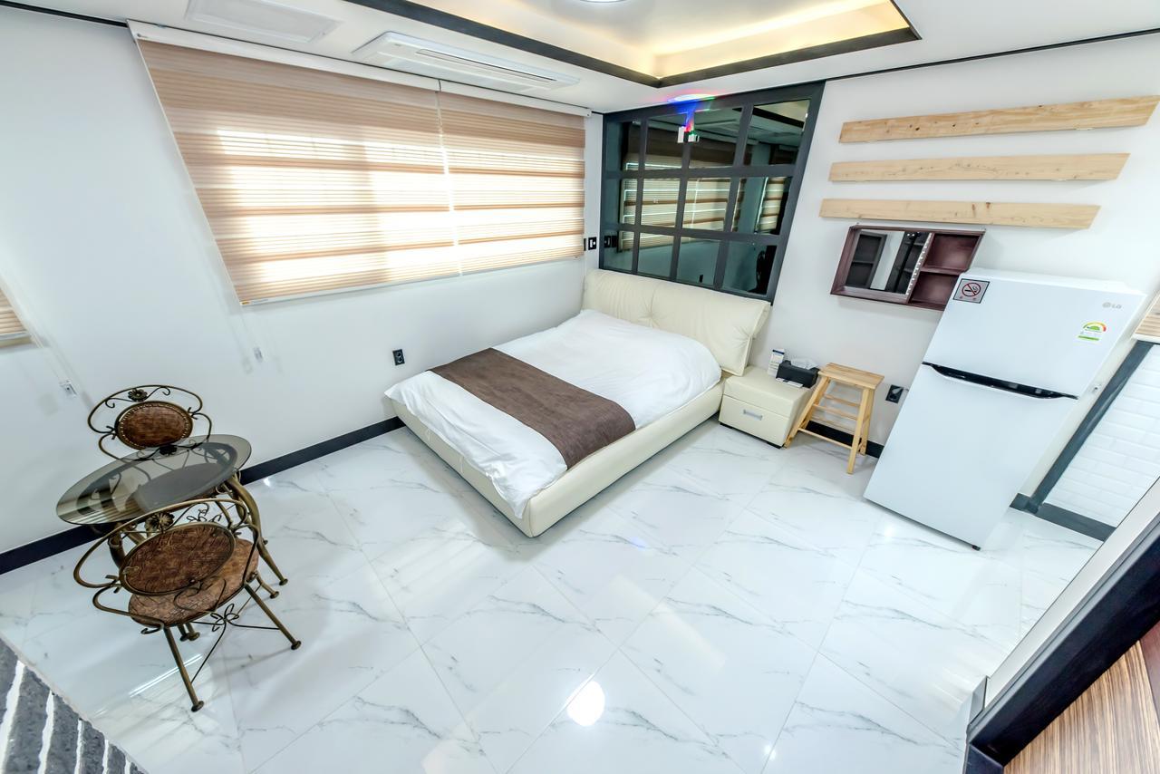 Jeju Skyhill Pension Seogwipo Bagian luar foto